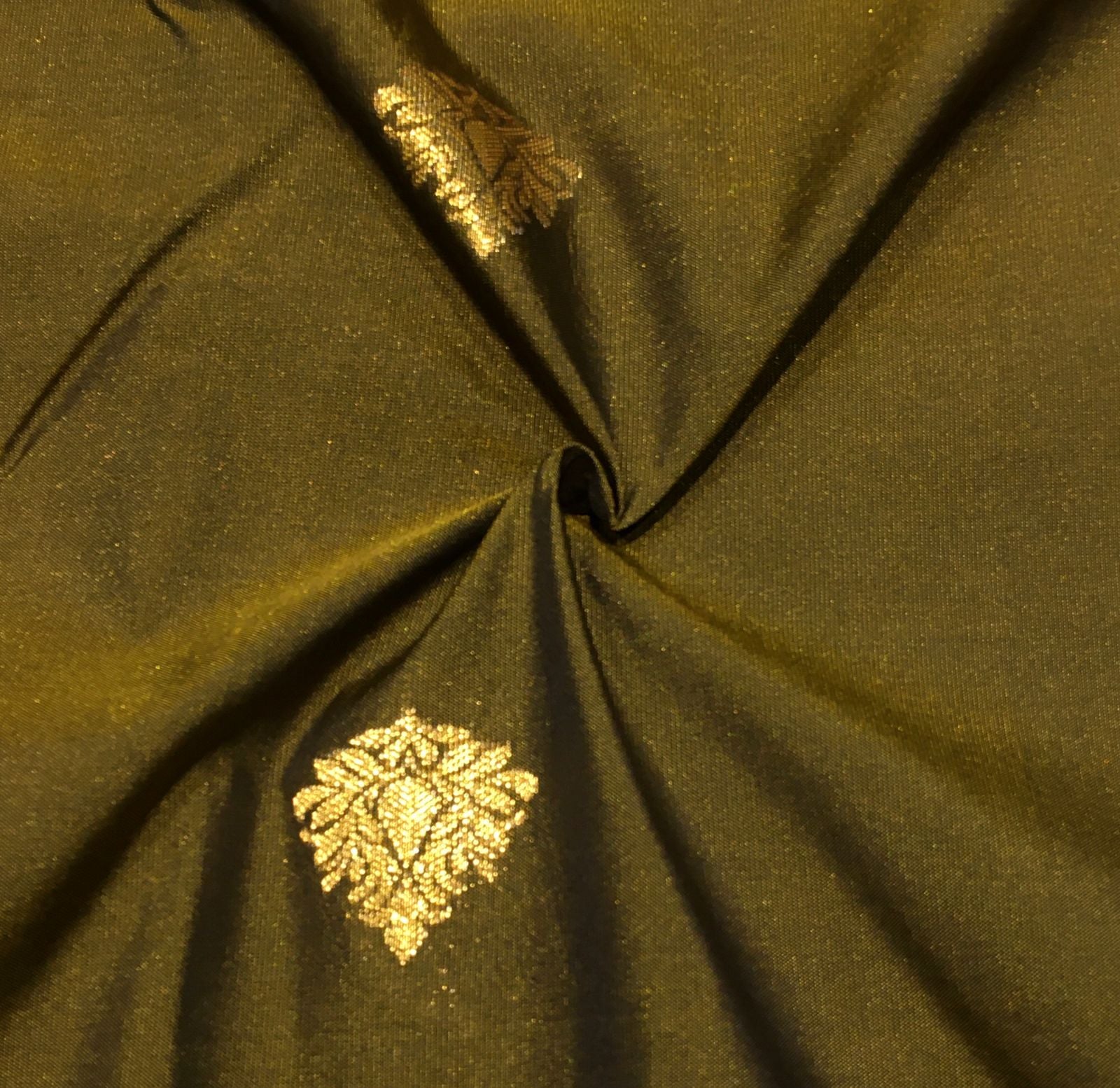Semi Kanjivaram saree (Product code:3557)